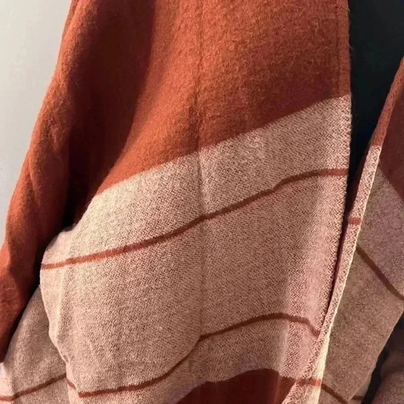 American Eagle Rust Striped Fringe Poncho Shawl Size One Size - Picture 4 of 8